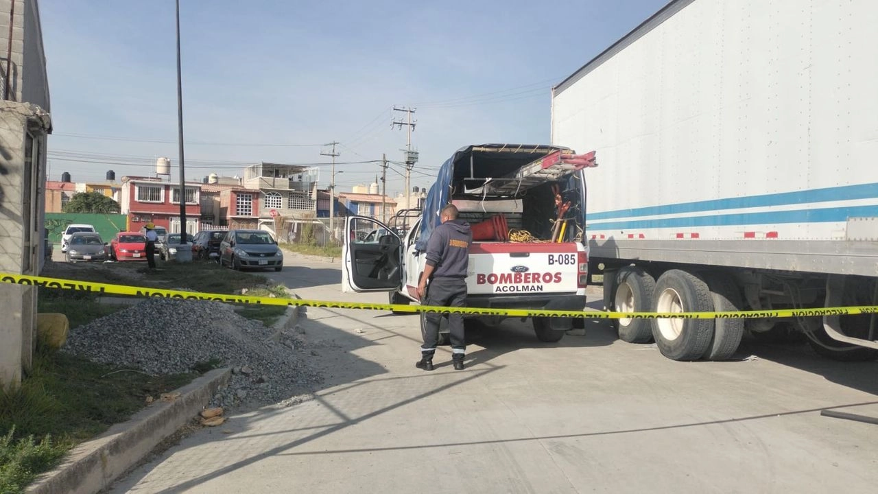 Elementos de protección civil detectaron un derrame de diésel de un tanque de 5 mil litros, propiedad de una tienda Aurrerá en Acolman, estado de México. Foto   