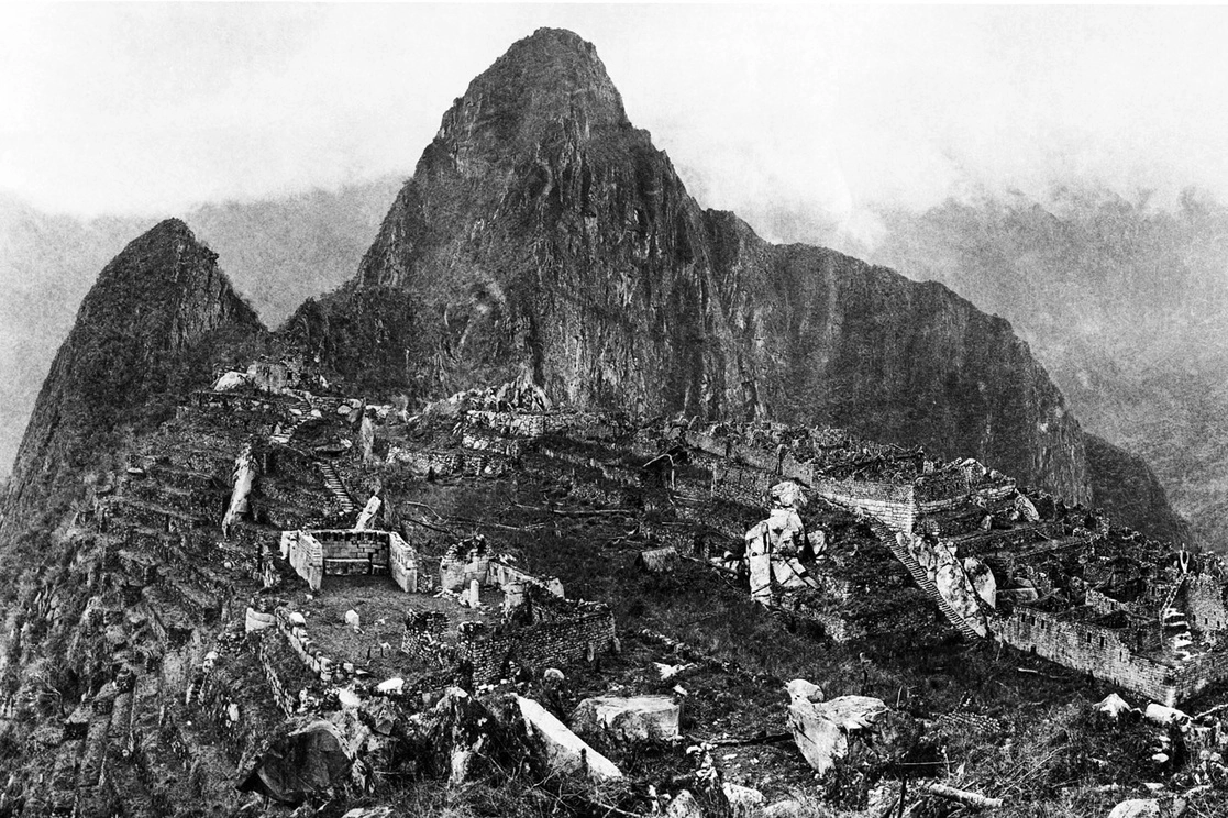 Vista panorámica de Machu Picchu, captada en 1912 por el arqueólogo Hiram Bingham. Foto Wikimedia Commons