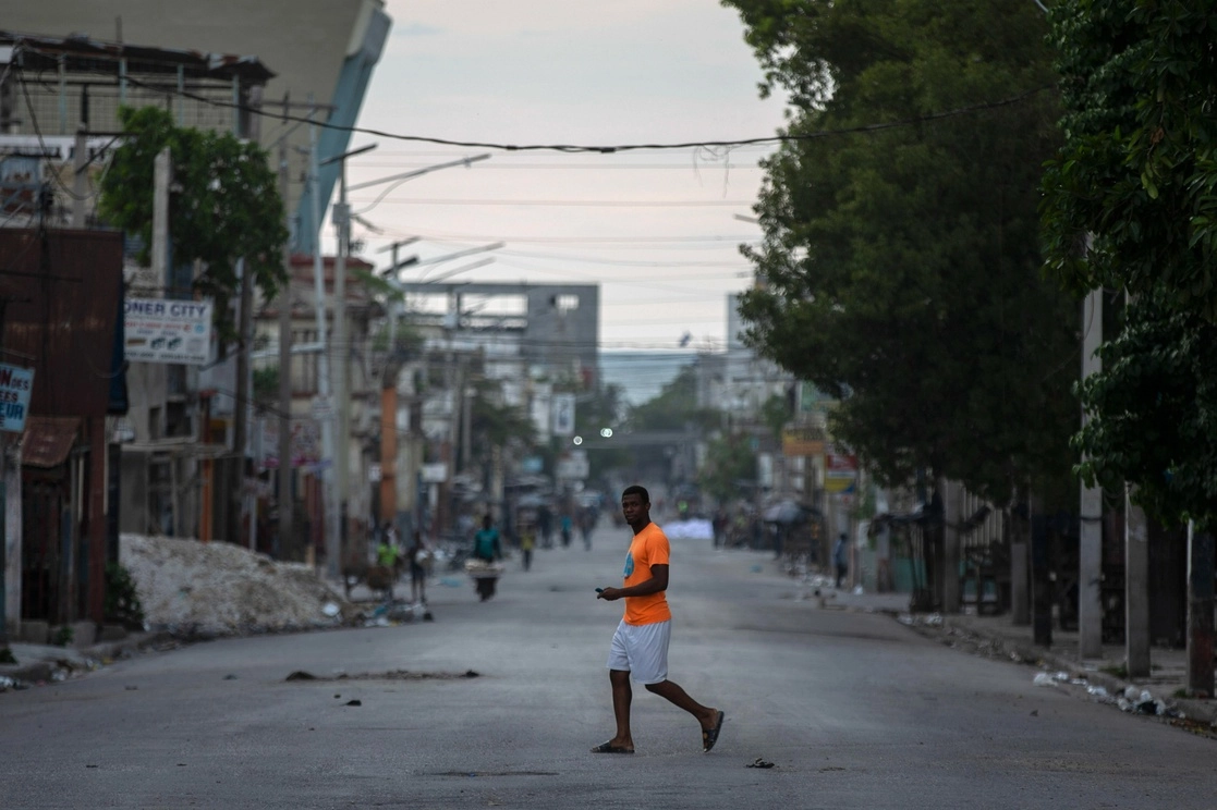

Así se ve una de las calles de Puerto Príncipe este lunes. Foto Ap