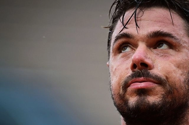 El francés de 20 años Hugo Gaston, 239º mundial e invitado al torneo, sacudió Roland Garros este viernes al batir al suizo Stan Wawrinka (en la imagen), triple ganador de Grand Slam. Foto Afp