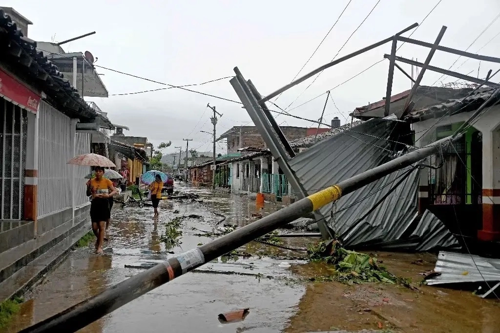 El huracán 'John' causó daños en viviendas, comercios y carreteras de Guerrero. Foto Afp / Archivo