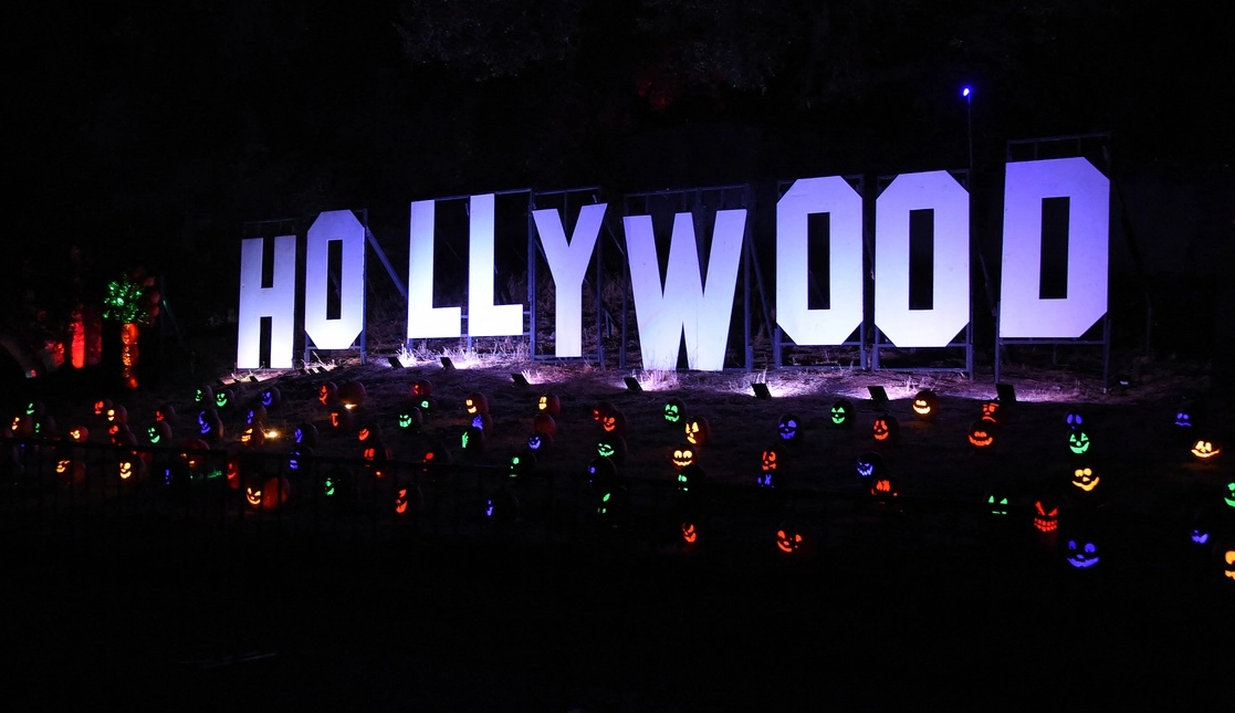 Los contratos de tres años de unos 60 mil de los miembros del sindicato –uno que cubre principalmente la producción de cine y televisión en Los Ángeles y Hollywood y otro que abarca a otros centros de producción, incluyendo Nuevo México y Georgia– expiraron en julio. Foto Afp / Archivo