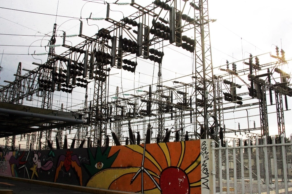 La participación de empresas privadas en el mercado de electricidad estará sujeta a nuevas disposiciones que dan preferencia a la CFE, señaló ayer la presidenta Claudia Sheinbaum. Foto 'La Jornada'
