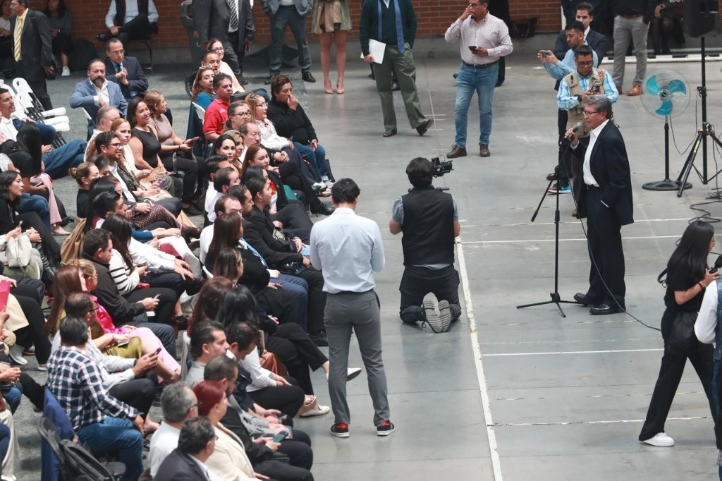 El coordinador de Morena en la Cámara de Diputados, Ricardo Monreal, previo al inicio de la sesión en la que se discutirá la reforma al Poder Judicial, en la Sala de Armas de Ciudad Deportiva, en la capital del país, el 3 de septiembre de 2024. Foto Luis Castillo