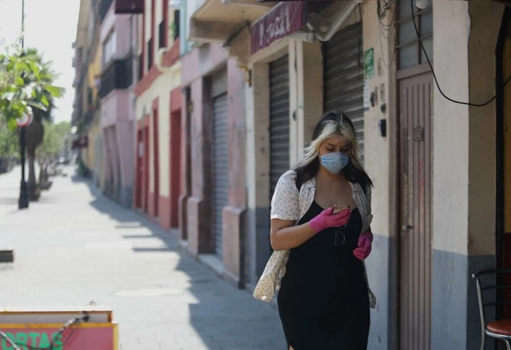 Comercios cerrados en el Centro Histórico por la emergencia sanitaria. Foto Yazmín Ortega