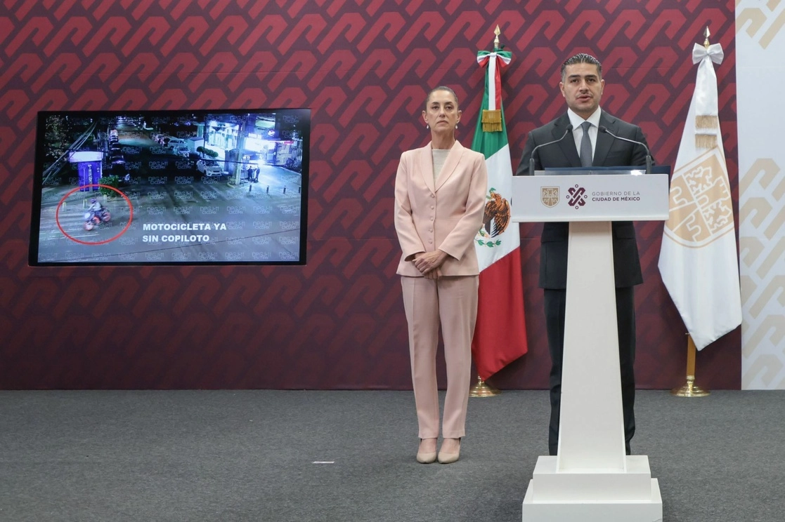 La jefa de Gobierno de la Ciudad de México, Claudia Sheinbaum, y el titular de la SSC CDMX, Omar García Harfuch. durante la conferencia de prensa sobre el caso del periodista Ciro Gómez Leyva, el 16 de diciembre de 2022. Foto Cuartoscuro 