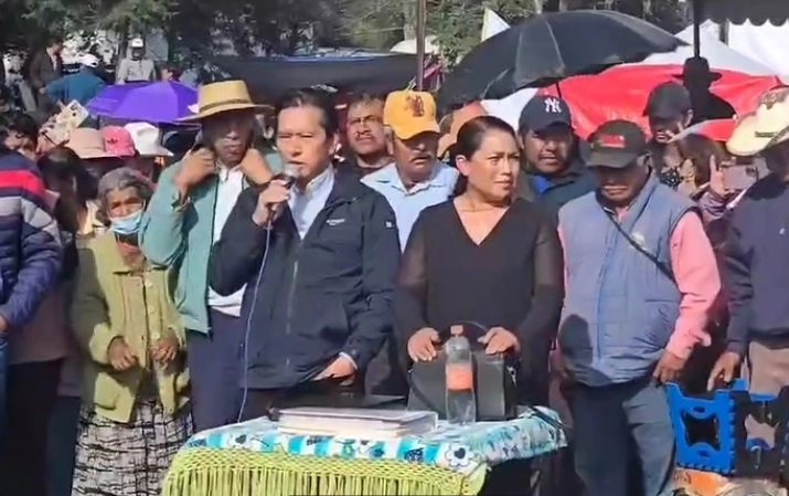 La pareja de abogados Patricia Rodríguez Flores y Jorge Portilla Alba, son los que estarían detrás de la defensa legal de los ejidatarios de Santa Rita Tlahuapan. Foto Tomada de un vídeo en Facebook La Jornada de Oriente  