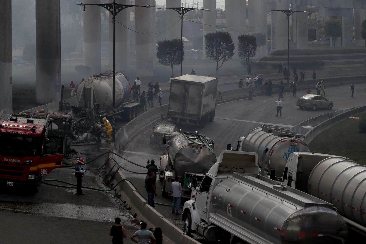 La FGJCDMX confirmó la identidad de dos víctimas que fallecieron por la explosión de una pipa de Gas LP en Iztapalapa que estaban en calidad de desconocidas. Foto 