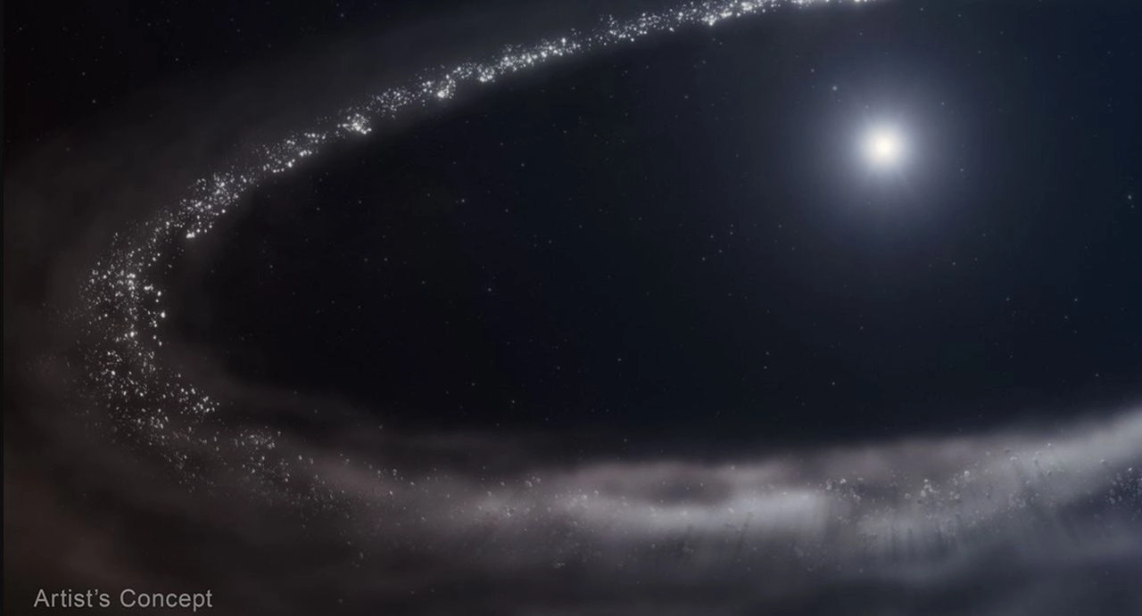 El telescopio espacial James Webb confirmó la presencia de hielo de agua cristalino en un disco de escombros polvorientos que orbita una estrella similar al Sol, a 155 años luz de distancia. Foto 