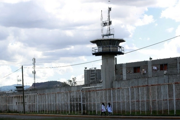 Aspectos del penal de Santa Martha Acatitla. Foto Alfredo Domínguez / Archivo