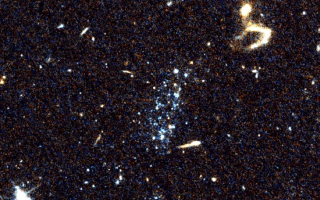 Colección de los astros azules, en su mayoría jóvenes, a través de la cámara avanzada para sondeos del Hubble. Foto Europa Press