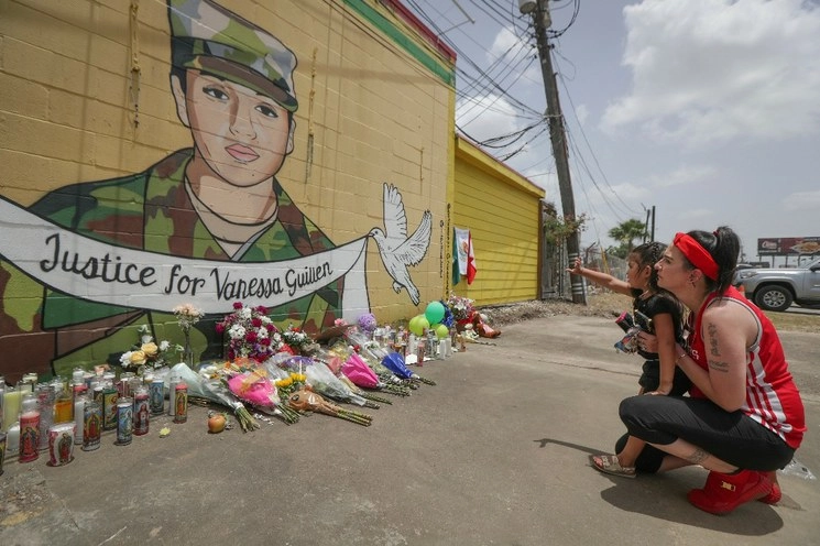 Mural en honor a Vanessa Guillén. Foto Ap