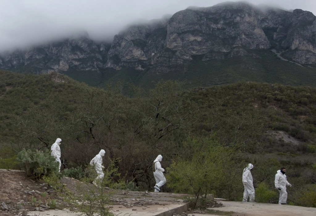 Se identificaron tres de los 13 cuerpos hallados en un terreno del municipio de Pesquería, NL. Foto Cuartoscuro / Archivo