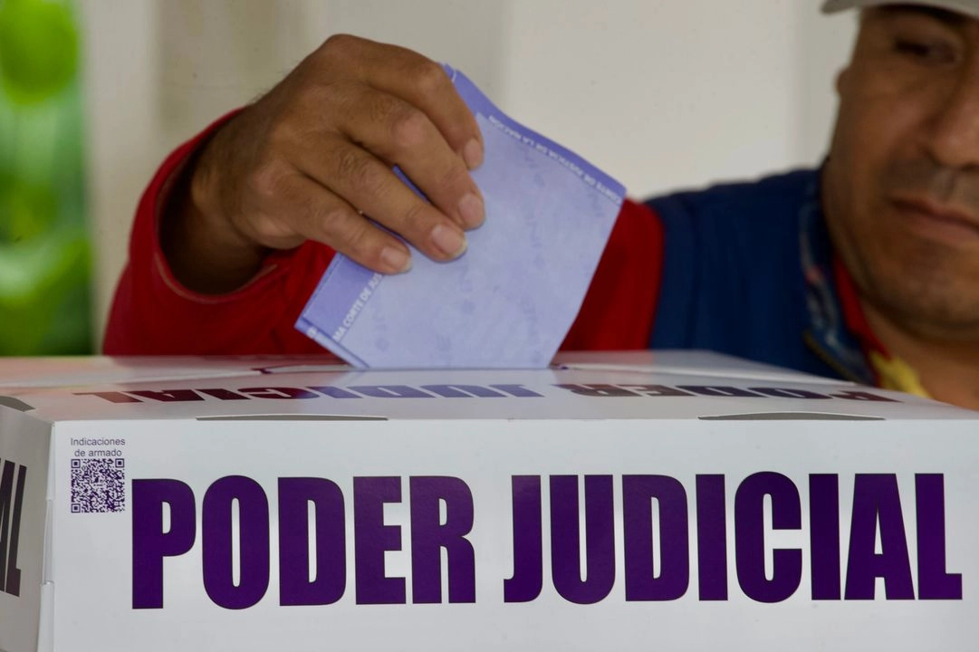 Solamente el DJE 7 que se comprende los distritos locales 24 de Iztapalapa y 26 y 30 que comparten Coyoacán e Iztapalapa, detenía el cierre de los cómputos, al tener un avance del 96.87 por ciento con sólo 20 hojas de operaciones pendientes de computar de las 621. Foto 