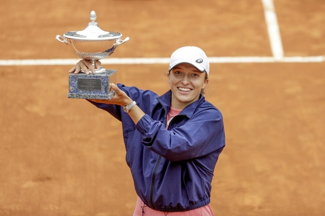 A partir del lunes, Iga Swiatek de 19 años será la número 9 del mundo en el ránking de la WTA. Foto Ap