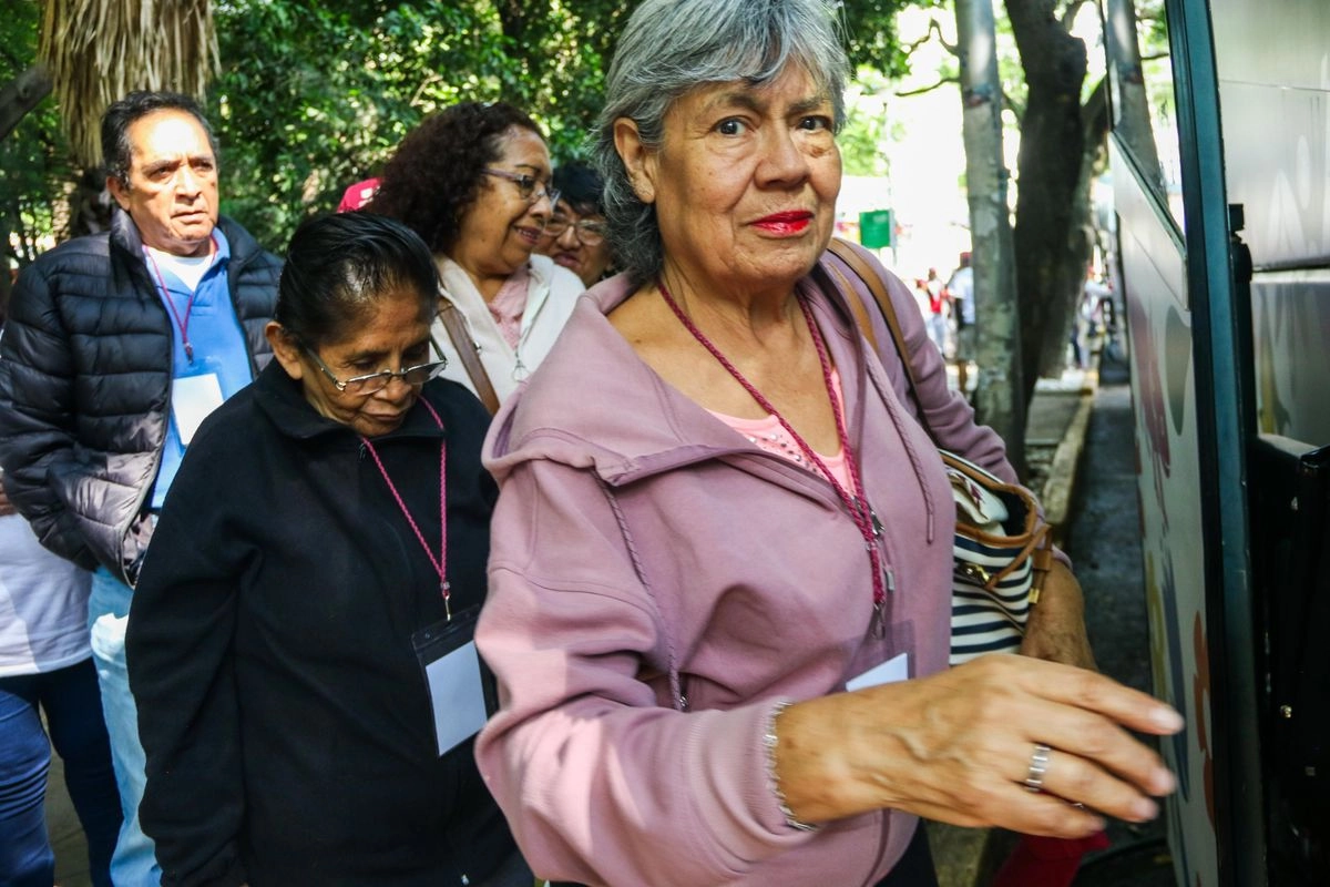 En México, las personas todavía tienen “gestos de cariño hacia los mayores, pero también abundan el maltrato psicológico, la violencia física y verbal, el abandono disfrazado de indiferencia, y una creciente cultura del descarte". Foto