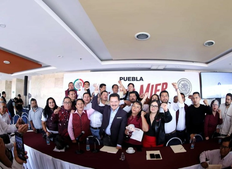 Consideró que en la selección de las candidaturas para los estados en 20224, "se requiere una definición estratégica y política". En la imagen, durante su gira en Puebla, el 20 de agosto de 2023. Foto tomada de Twitter @NachoMierV 