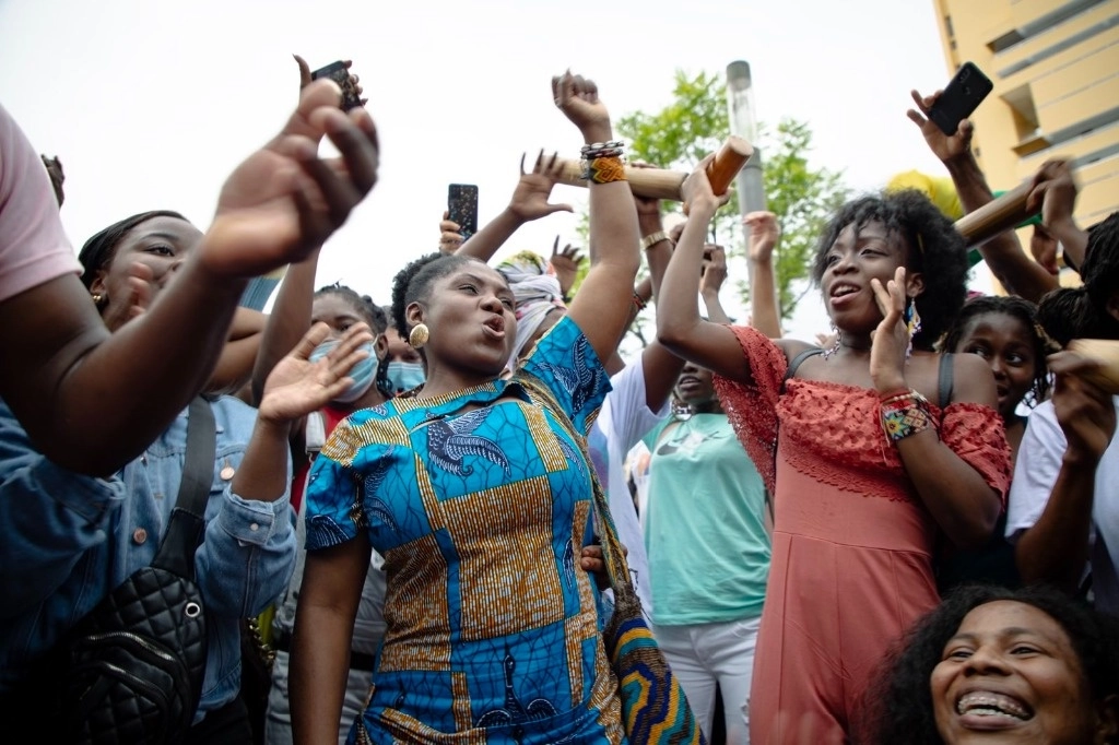 Francia Márquez, al centro, en una de las imágenes del documental. Foto Darwin Torres