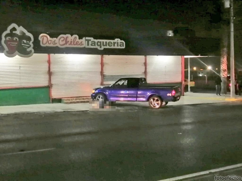 En Monterrey, Nuevo León, fue asesinado frente a una taquería el comediante Gilberto Rodríguez, conocido en la localidad por su personaje “El Mocos”. Foto La Jornada