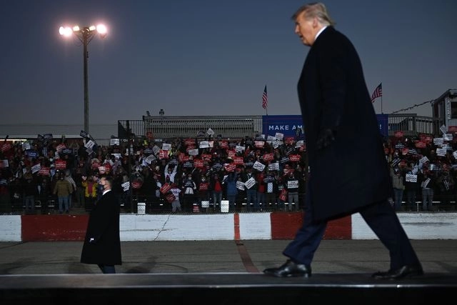 En la mayoría de sus actos públicos, el presidente Donald Trump se ha presentado sin cubrebocas. Foto Afp