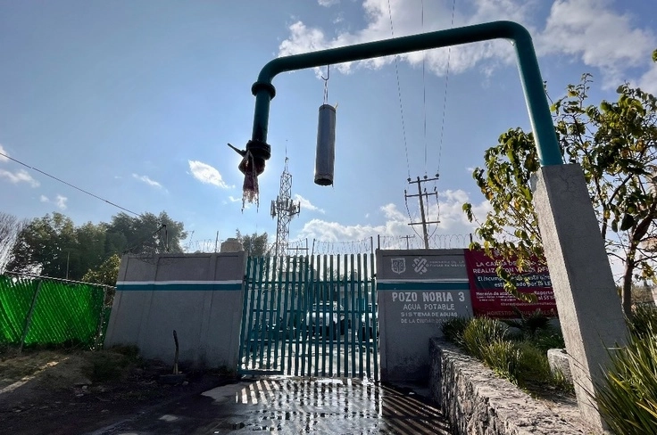 Pozo de agua en la Ciudad de México. Foto Luis Castillo /Archivo