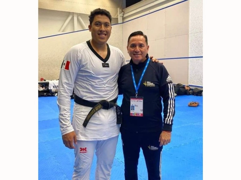 El triple medallista mundial Carlos Sansores (izquierda) con quien se ostenta como titular de la disciplina. Foto Conade
