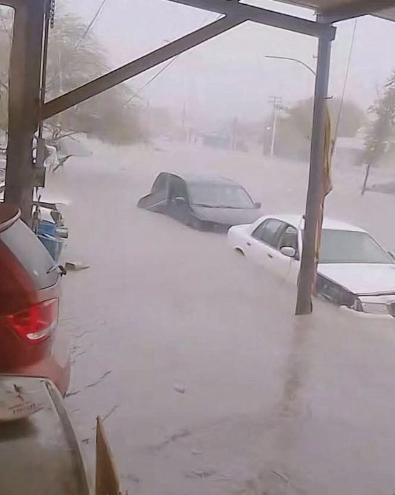 Carros varados, calles inundadas y decenas de damnificados fueron reportados tras las fuertes lluvias que se han registrado en Reynosa, Tamaulipas.