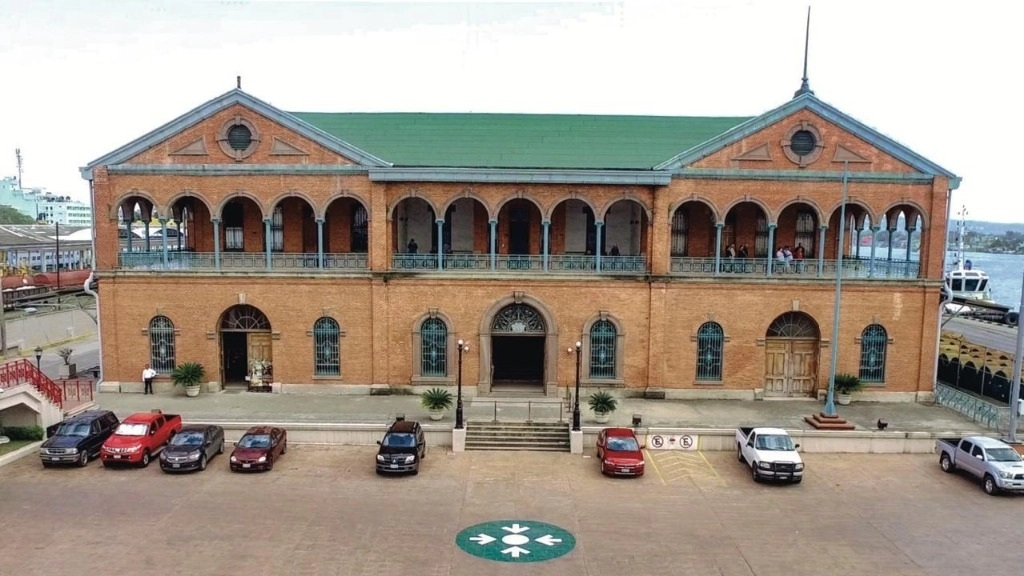 El Ayuntamiento de Tampico formalizó un convenio de colaboración con la Asociación de Hoteles del Sur de Tamaulipas que incluye la implementación de acciones de seguridad, orientación y apoyo vial por parte de los servidores públicos. En la imagen, el Puerto de Tampico. Foto David Castellanos