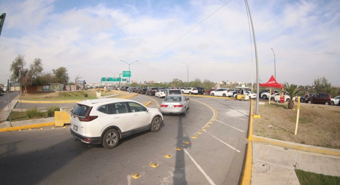Se implementó implementaron un operativo de apoyo para atender a los mexicanos que regresan de Estados Unidos por Nuevo Laredo. Foto Carlos Figueroa 