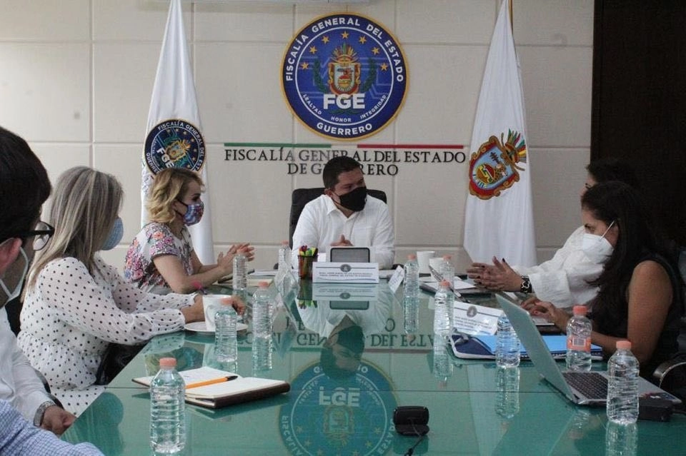 Autoridades de Conavim y del estado de Guerrero durante la firma del convenio. Foto tomada de la cuenta de Twitter @SEGOB_mx
