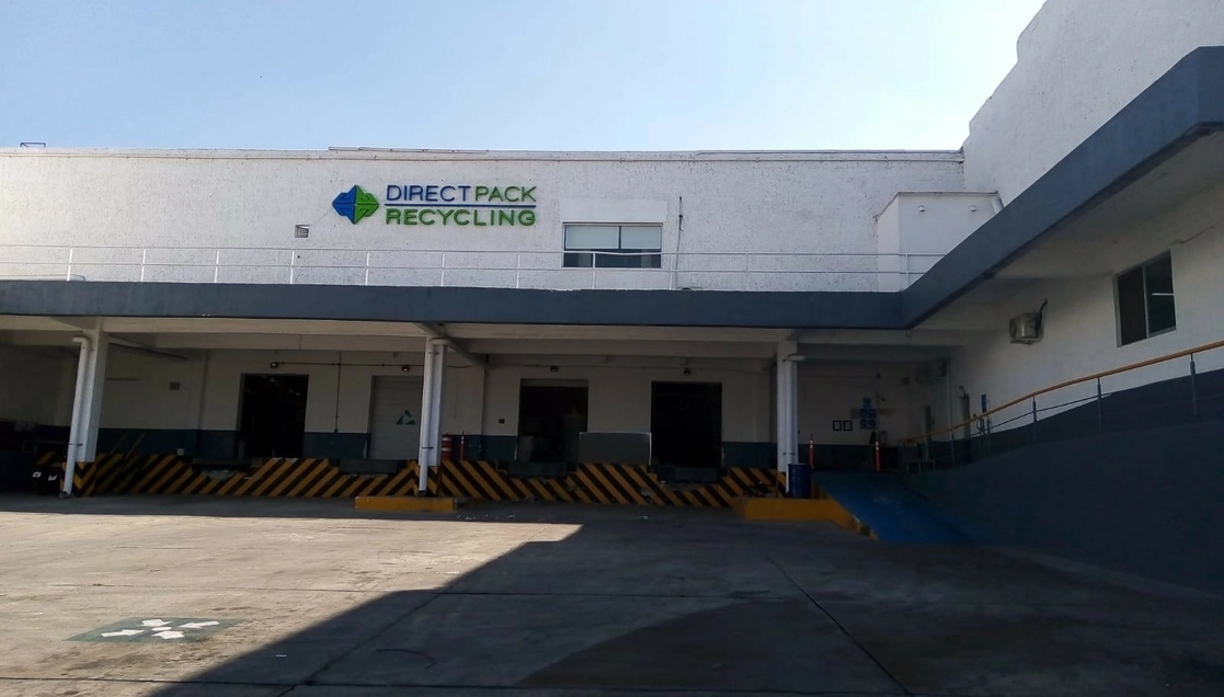 Direct Pack Recycling instaló una nueva planta de recuperación/reciclaje de PET en Mexicali, BC, para la fabricación de empaques termoformados (vasos, tapas, bandejas), financiada por la coalición The recycling partnership, integrada por Coca Cola, Danone, Walmart, Nestlé y Pepsico. Imagen tomada de https://www.facebook.com/profile.php?id=100081048472963 / Archivo