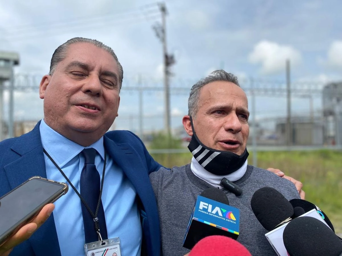 Israel Vallarta sale del penal del Altiplano tras ser absuelto de secuestro, el 1 de agosto de 2025. 