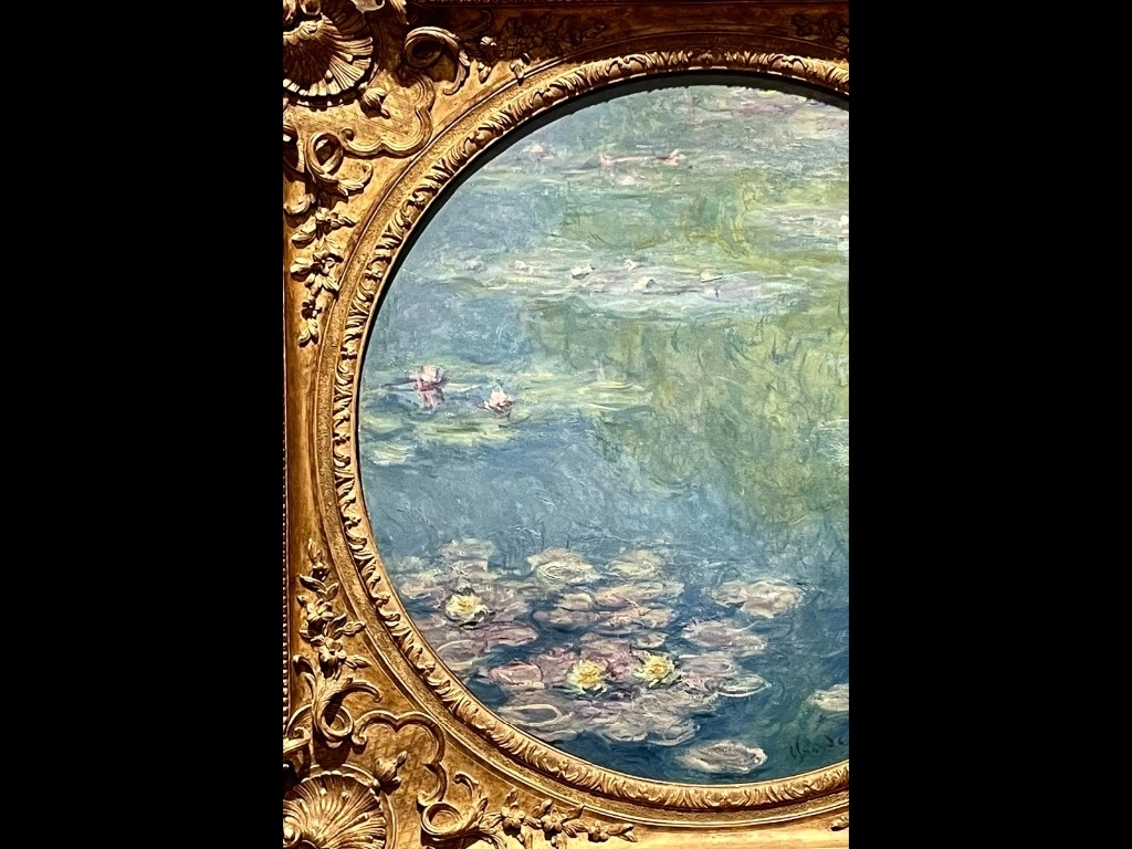 La obra de Claude Monet ‘Water Lilies (Nenúfares)’ proviene del Museo de Arte de Dallas y “es el antecedente a los ‘Nenúfares’ del Museo de la Orangerie, un recinto que se considera el santuario del artista francés por los grandes formatos de caballete que recrean ese espacio inmersivo”, de acuerdo con Héctor Palhares, director del Munal. Foto Roberto García Ortiz 



