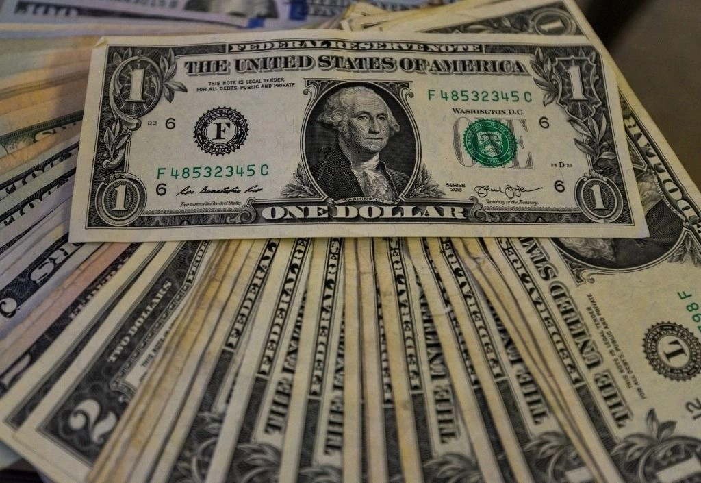 La imposición de un  impuesto del 5 por ciento sobre el monto enviado incrementaría ese costo en 17.50 dólares, lo que elevaría el gasto total a  23.50 dólares por envío. Esto representa casi cuatro veces el costo actual del envío de remesas. 