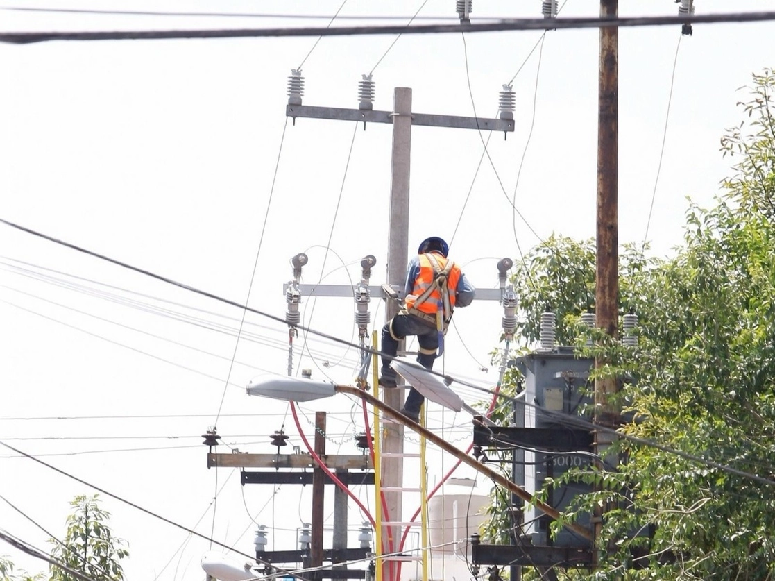 La Secretaría de Energía impugnó las dos primeras suspensiones que otorgó la semana pasada el juez Juan Pablo Gómez Fierro, que frenan por el momento la reforma a la Ley de la Industria Eléctrica que promovió el presidente Andrés Manuel López Obrador. Foto Roberto García Ortiz / Archivo
