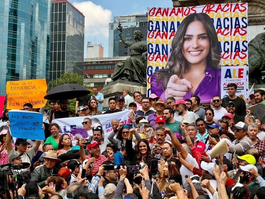 Alessandra Rojo de la Vega, dijo que "la sala regional por segunda vez le dice no a un recuento total, porque no tenían razones ni argumentos legales. Nos dieron la razón, aquí ganaron las personas y respetaron su decisión". Foto Roberto García Ortiz/Archivo 