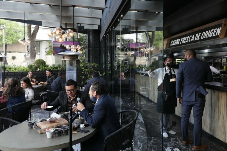 La Cámara Nacional de la Industria Restaurantera y Alimentos Condimentados (Canirac), señaló que impulsa a nivel nacional el proyecto de simplificación administrativa del Gobierno de la CDMX. Foto Roberto García Ortiz / Archivo 