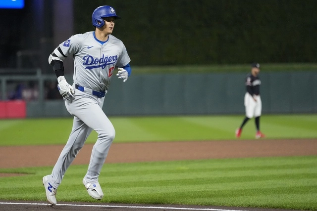 El beisbolista Shohei Ohtani durante el juego. Foto Ap
