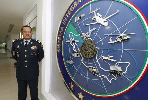 General Román Carmona Landa, jefe del Centro de Mando y Control del Sistema Integral de Vigilancia Aérea, de la Sedena. Foto Cristina Rodríguez