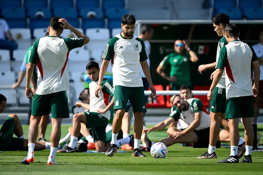 Sesión de entrenamiento de la selección mexicana de futbol previo al partido ante Arabia Saudita, en Al Jor, el 29 de noviembre de 2022. Foto Afp