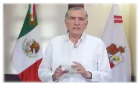 El gobernador Adán Augusto López Hernández explicó que los créditos operarán de manera coordinada con Nacional Financiera y la banca comercial. Foto tomada del Twitter del @Gobierno_Tab