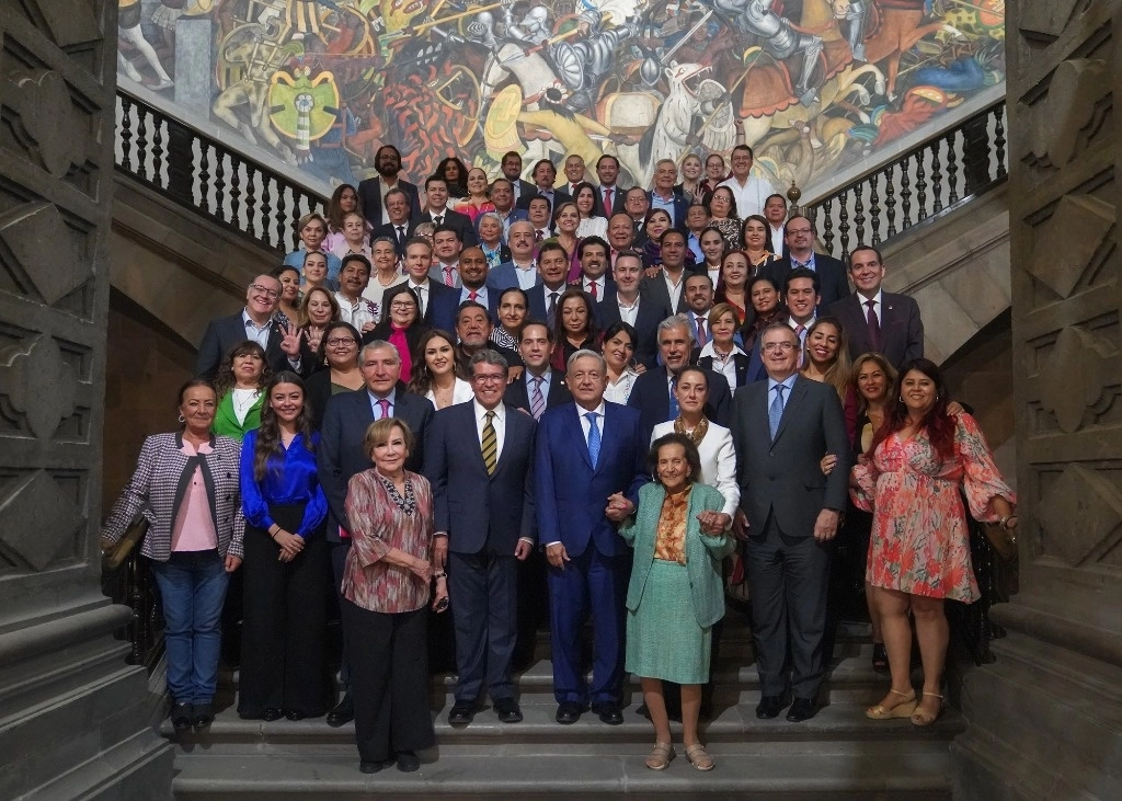 El presidente Andrés Manuel López Obrador encabezó el encuentro con legisladores, integrantes del Gabinete y la Jefa de Gobierno de la CDMX. Foto tomada de sus redes sociales