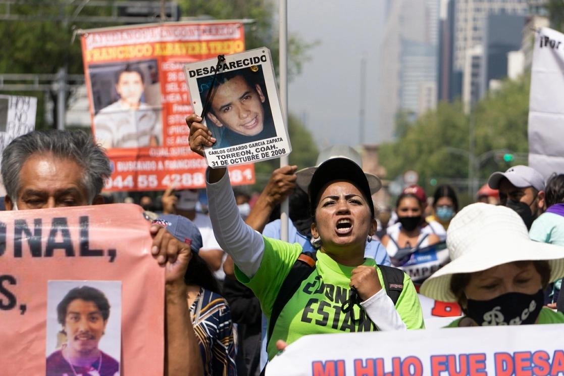 En imagen de archivo, madres de desaparecidos marchan sobre la Avenida Paseo de la Reforma, el 10 de mayo 2021. Foto Pablo Ramos