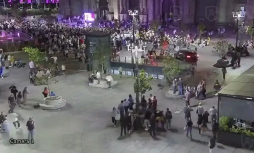 El pasado sábado un hombre ingresó con un camioneta a una zona peatonal afuera de la Catedral de Guadalajara dejando 16 personas heridas. Foto Captura del video difundido en redes sociales