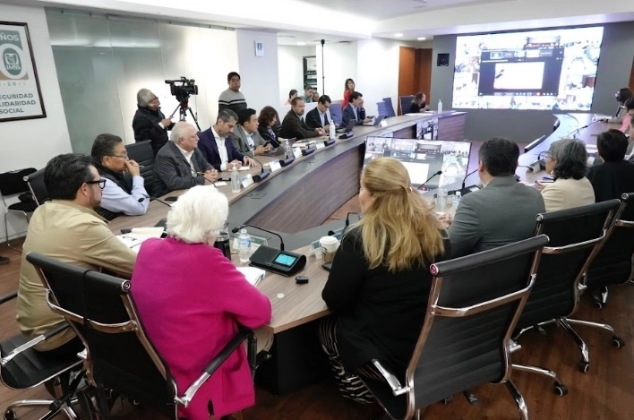 Zoé Robledo, director general del IMSS, señaló que la compra consolidada tendrá un beneficio colectivo al lograr los niveles de surtimiento. Foto cortesía
