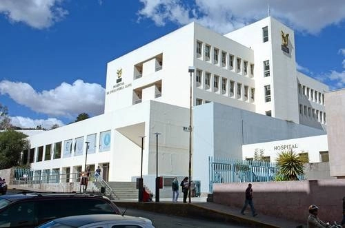 El IMSS informó que a dos meses de la firma del Convenio Marco para el Intercambio y Atención de Pacientes Graves con COVID-19, a nivel nacional ha brindado servicios médicos a 10 mil 564 personas no derechohabientes en sus clínicas y hospitales. Foto Alfredo Valadez Rodríguez / archivo