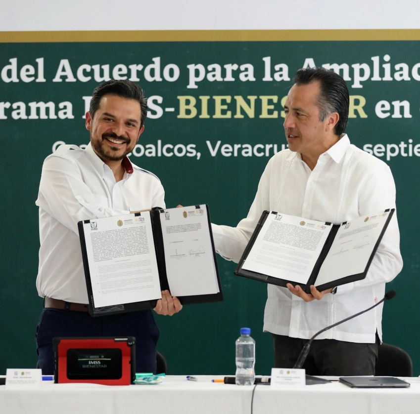El titular del IMSS y el gobernador de Veracruz firmaron una ampliar la atención de primer nivel en la entidad. Foto @Tu_IMSS 