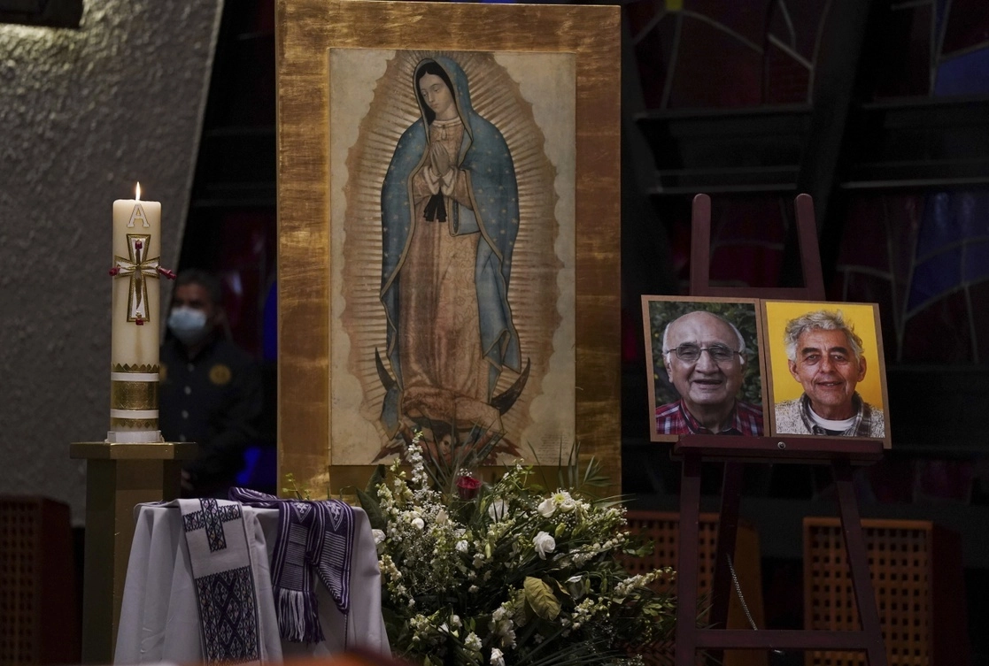 Misa en memoria de los jesuitas asesinados Javier Campos Morales y Joaquín César Mora Salzar, en la Ciudad de México, el 21 de junio pasado. Foto Ap
