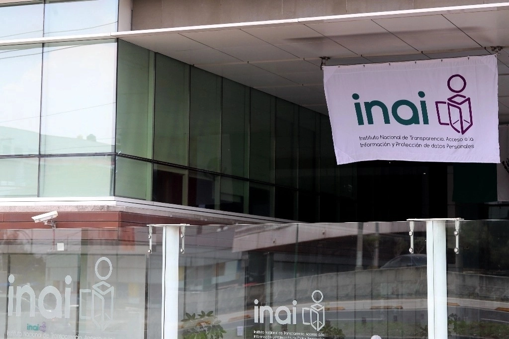 El presidente del INAI, Adrián Alcalá Méndez, aseguró que en el diálogo que los integrantes del organismo autónomo sostendrán con el gobierno de la presidenta Claudia Sheinabaum presentarán un plan de restructura y modernización del instituto. Foto Roberto García Ortiz / Archivo