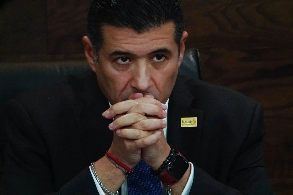 Adrián Alcalá, comisionado presidente del Inai, durante la Sesión Ordinaria en el Pleno del Instituto, ayer martes 27 de agosto. Foto Cuartoscuro  